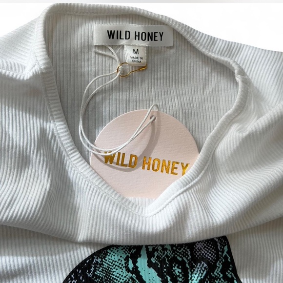 ‎Cropped Snake Lips Tee - Picture 13 of 16